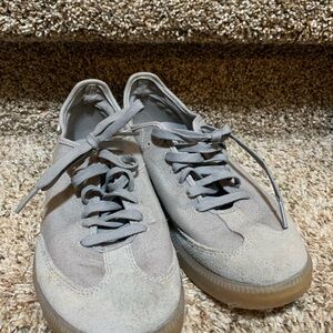 adidas Men's Light Gray Sneakers